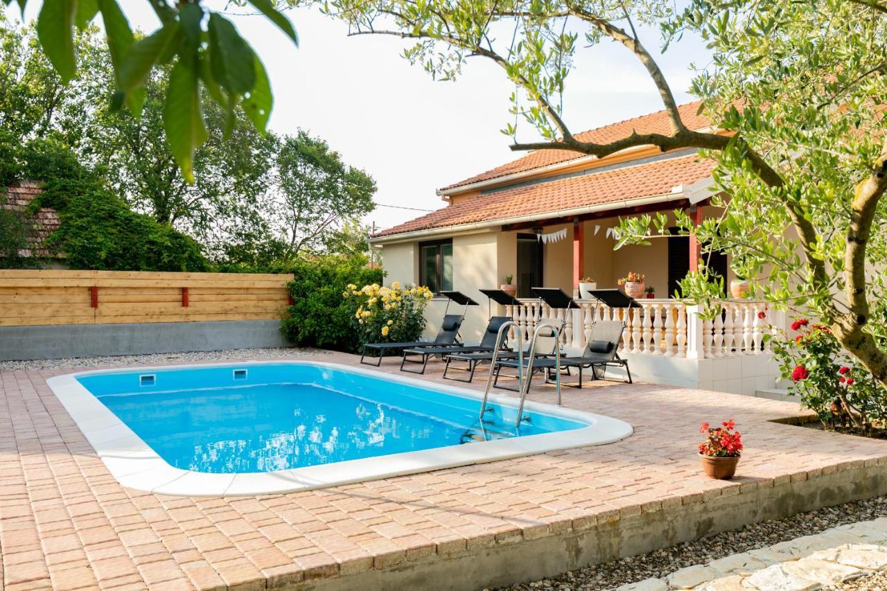 Vacation Home Duilo Donji Zemunik Zewnętrze zdjęcie